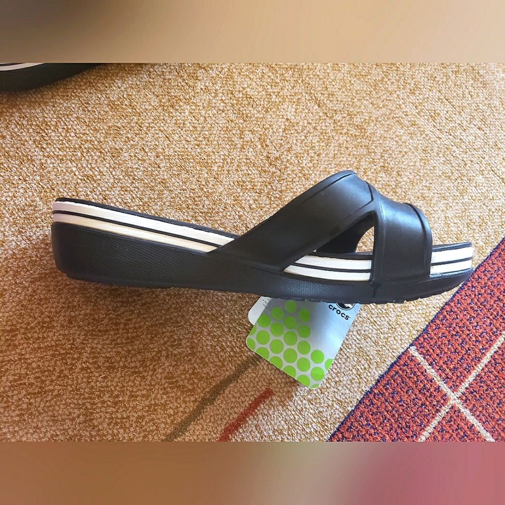 🆕️Crocs crocband wedge sandles🐊